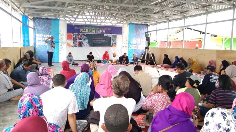 Read more about the article Sikola Mombine Lakukan Dialog Kebijakan Bencana di Huntara Banua Petobo