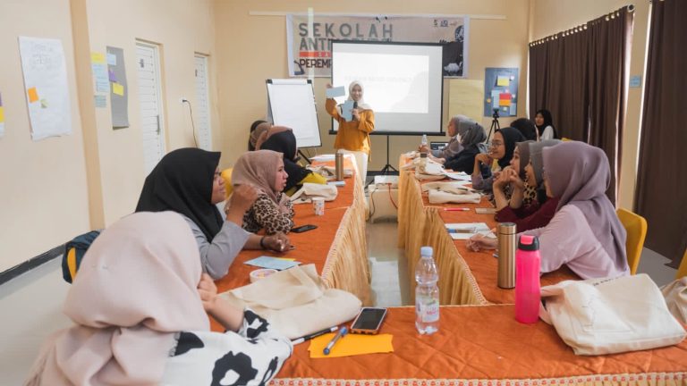 Read more about the article Yayasan Sikola Mombine dan ICW Gelar Sekolah Antikorupsi Perempuan Hingga 19 Desember 2022
