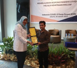 Read more about the article Closing Program ICSR, Kemenkes RI Memberikan Penghargaan Kepada Sikola Mombine