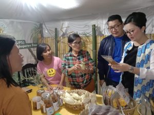 Read more about the article Tiga KUPS Desa Malitu Pamerkan Hasil Hutan di Pameran HUT Poso