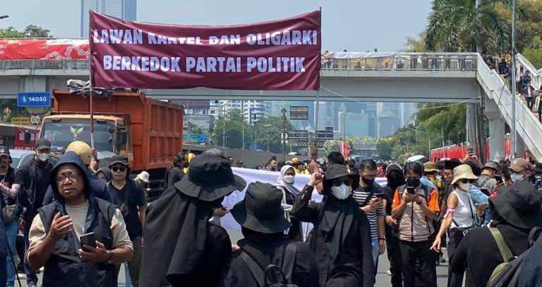 Read more about the article Pernyataan Bersama Komunitas Internasional tentang Penggunaan Gas Air Mata yang Brutal, Tidak Pandang Bulu, dan Berpotensi Kedaluwarsa dalam Protes terhadap Dinasti Politik di Indonesia