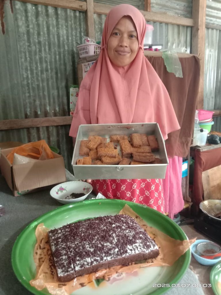 Read more about the article Jumaria: Perempuan Tangguh di Balik Usaha Kue dan Takjil