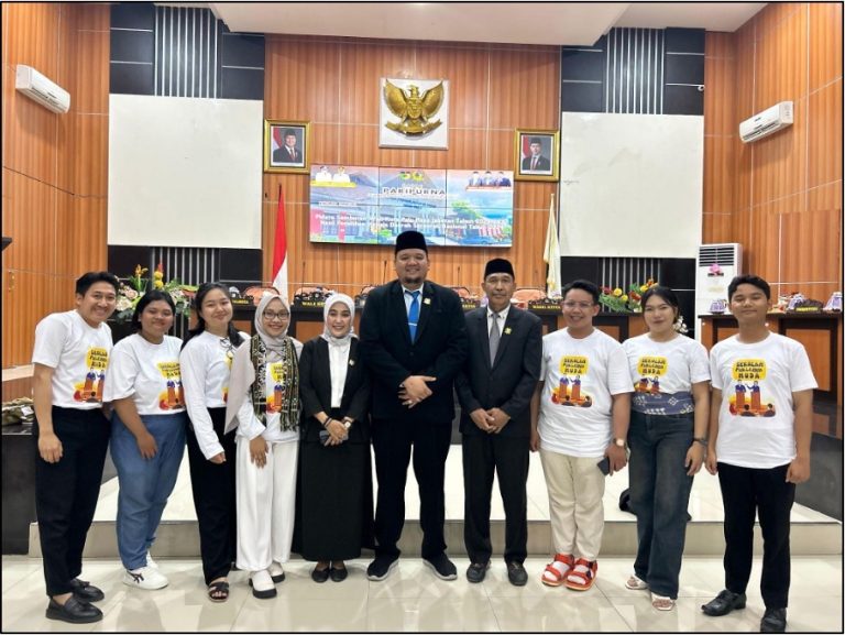 Read more about the article Sekolah Parlemen Muda, Lima Anak Muda Amati Langsung Proses Legislasi di DPRD Kota Palu