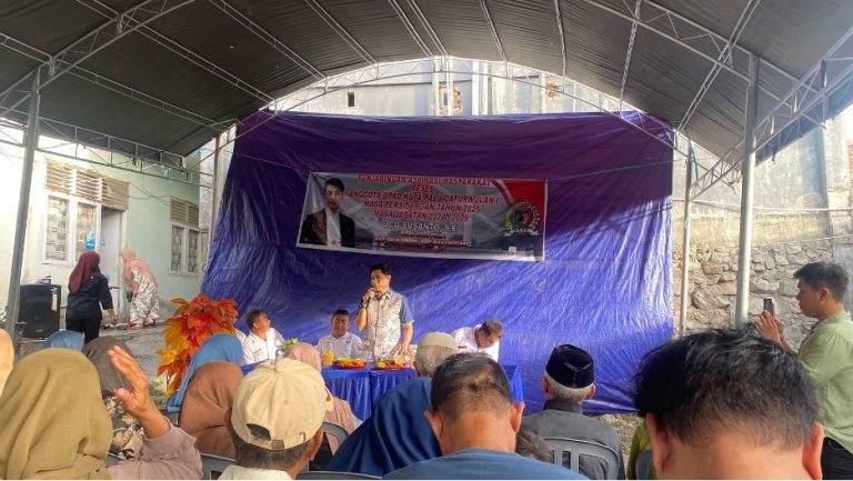 Read more about the article Peserta Sekolah Parlemen Muda Ikuti Langsung Proses Reses Anggota DPRD Kota Palu, Ucu Susanto