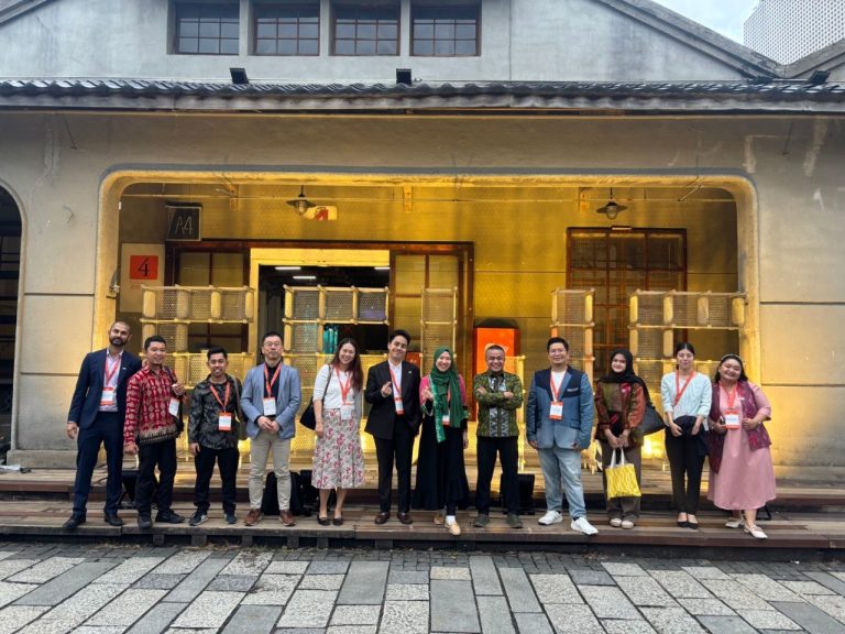 Read more about the article Kota Palu dan Yayasan Sikola Mombine Hadir di SEWF 2025, Tunjukkan Inovasi Sosial dari Solidaritas